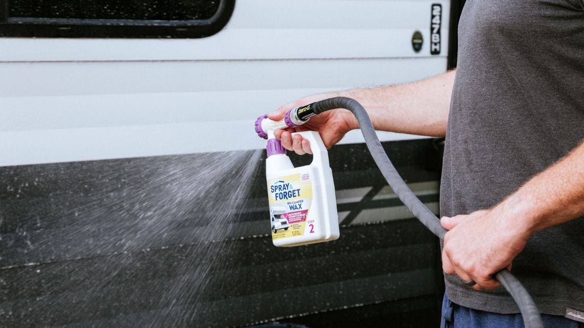 Best Waxes for Fiberglass Campers - Grand Goldman