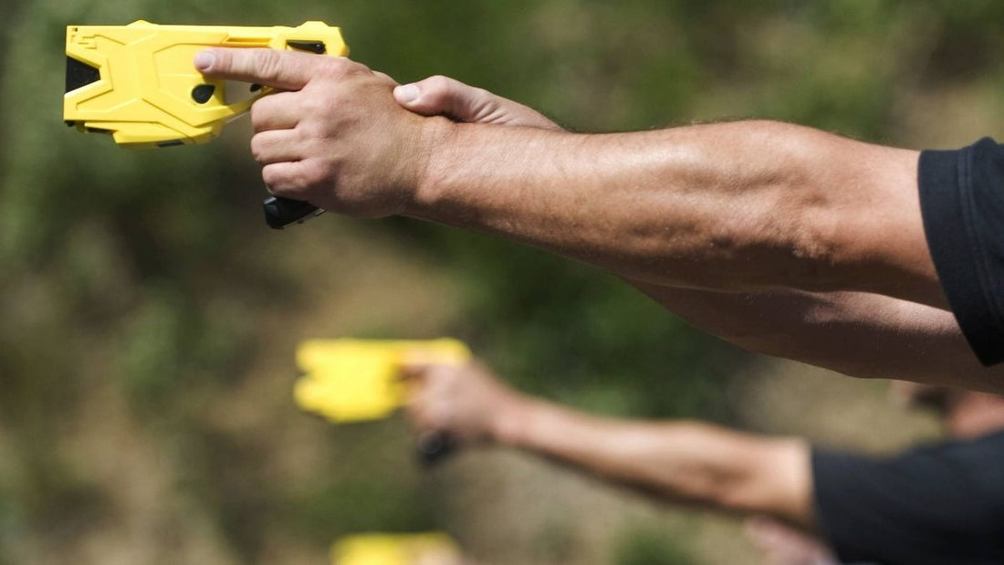 Handgun vs Taser - Grand Goldman