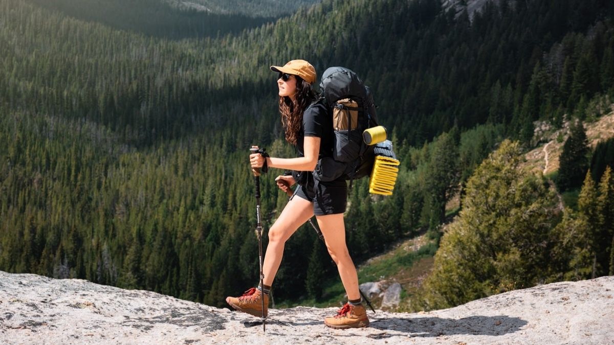 How to Wear a Hiking Pack - Grand Goldman