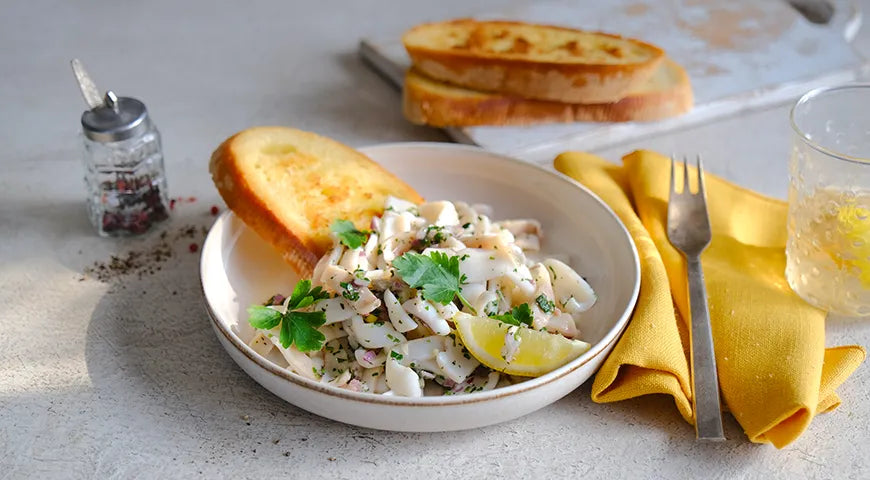 Squid Salad with Red Onion – A Mediterranean-Inspired Light Meal - Walfosbrand.com