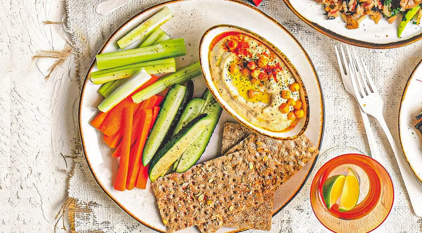 Crispbreads with Hummus and Vegetable Sticks - Walfosbrand.com