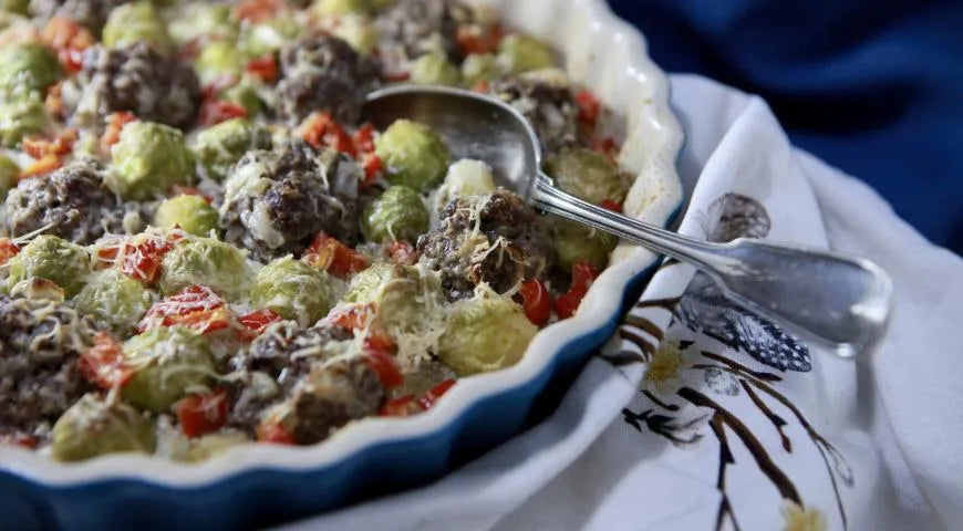 Hearty Meat Balls with Brussels Sprouts and Sweet Pepper in Coconut Cream Bake - Walfosbrand.com