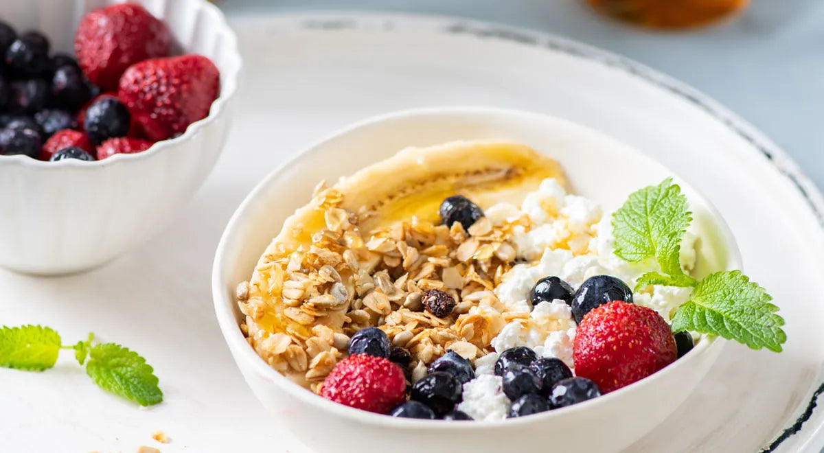Banana Split with Cottage Cheese and Berries – A Wholesome Breakfast Delight - Walfosbrand.com