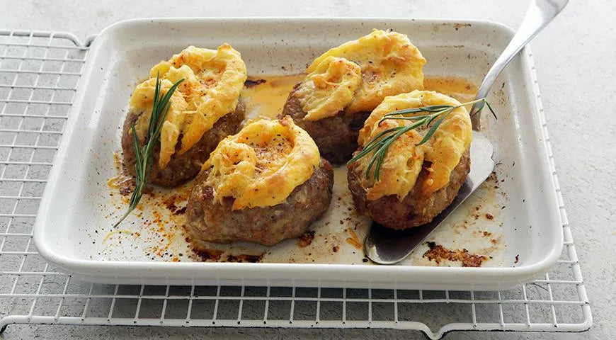 Minced Cutlets Under a Cheese and Potato Crust - Walfosbrand.com