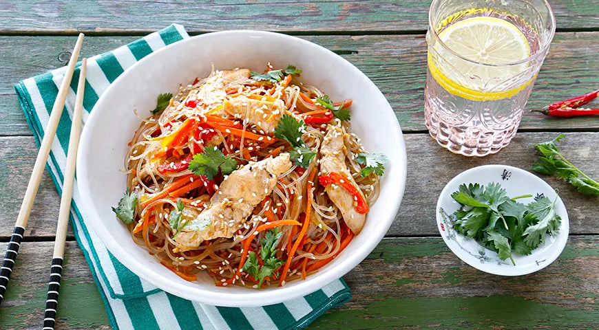 Glass Noodle Stir-Fry with Chicken and Vegetables in Soy Sauce - Walfosbrand.com