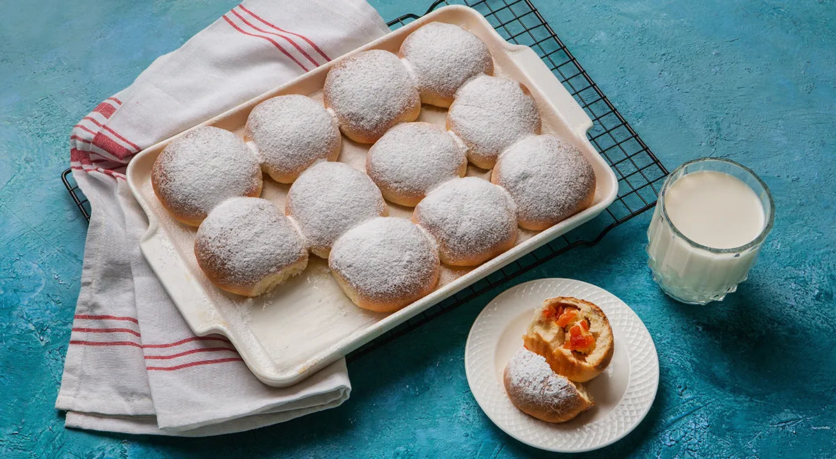 Sweet Yeast Buns Recipe with Dried Apricots - Walfosbrand.com
