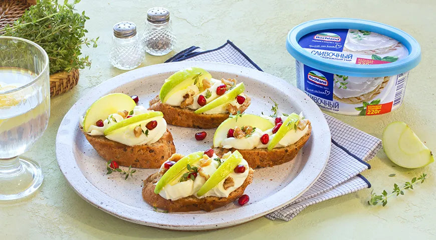 Bruschetta with Soft Cheese and Apple - Walfosbrand.com