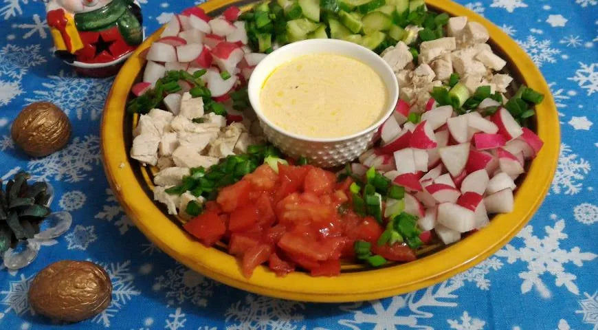 Vegetable Salad with Chicken and Creamy Mustard Dressing - Walfosbrand.com
