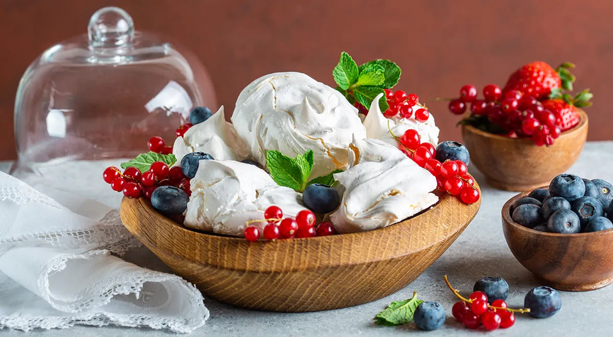 Swiss Meringue Recipe: Silky and Stable Frosting - Walfosbrand.com