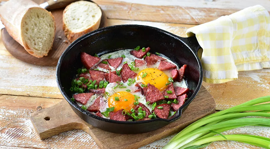 Classic Russian Scrambled Eggs with Sausage (Yaichnitsa s Kolbasoi) - Walfosbrand.com