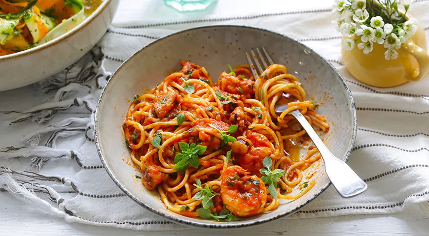 Spaghetti with Seafood Cocktail in Tomato Sauce - Walfosbrand.com
