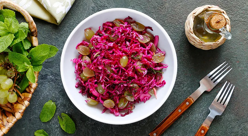 Young Red Cabbage with Grapes and Mint - Walfosbrand.com