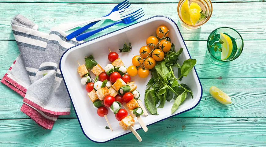 Mozzarella Skewers with Tomatoes and Basil - Walfosbrand.com