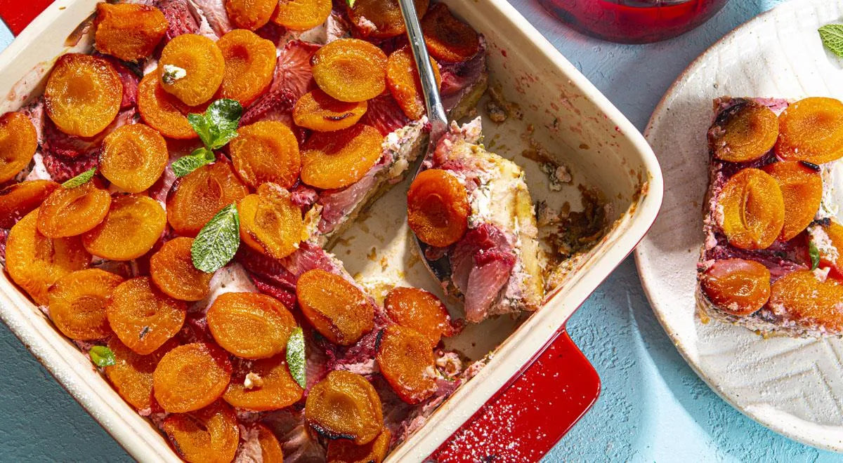 Sour Cream Casserole with Apricots and Strawberries: A Summery Russian Delight - Walfosbrand.com