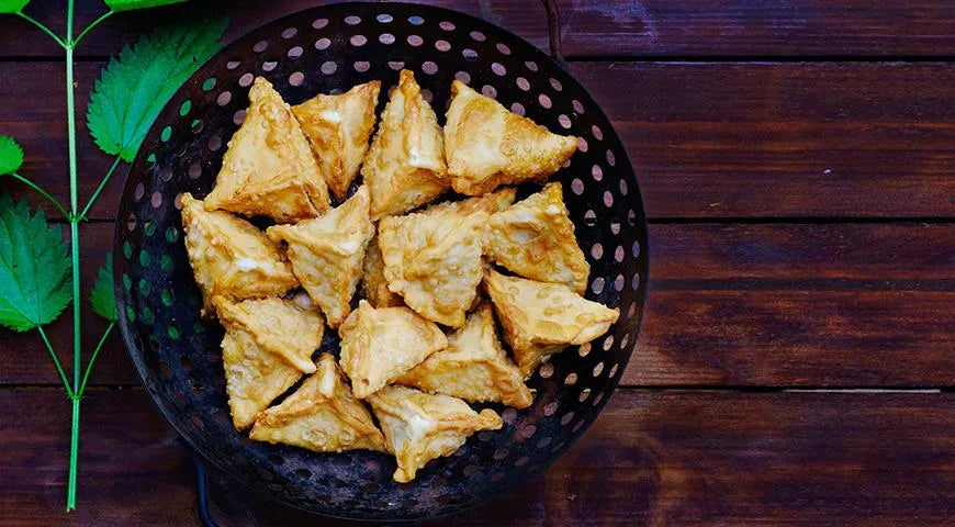 Samosa with Potato and Fresh Herbs: A Quintessential Indian Snack - Walfosbrand.com