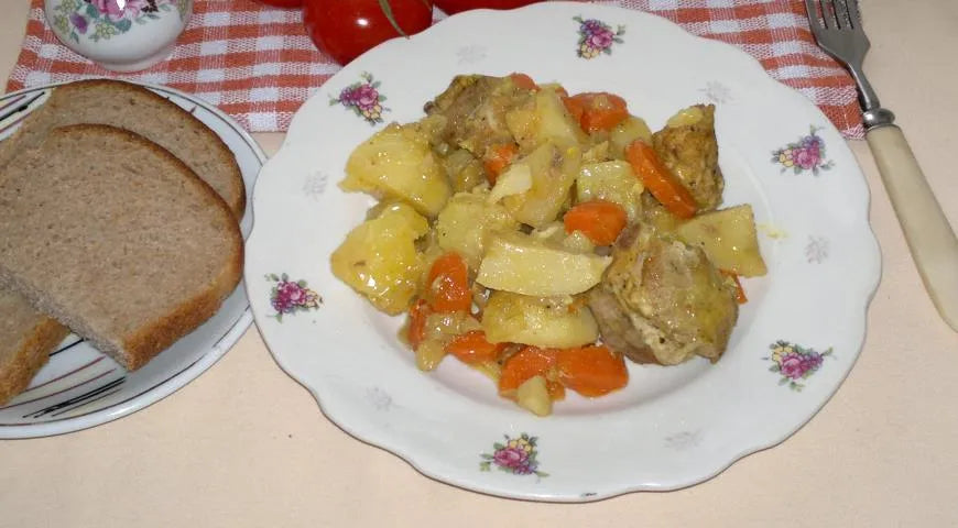 Pork and Potato Roast (Zharkoye iz Svininy s Kartofelem) - Walfosbrand.com