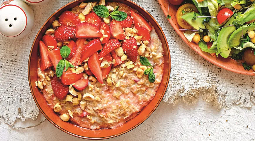 Oatmeal Porridge with Berries and Nuts - Walfosbrand.com