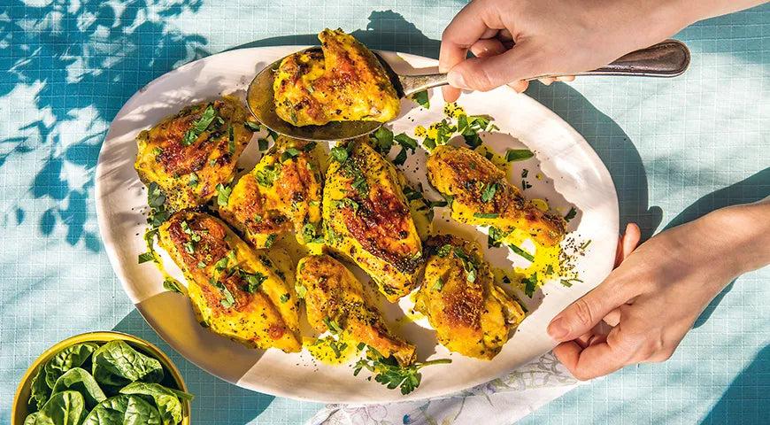 Golden Baked Chicken with Turmeric and Parsley - Walfosbrand.com