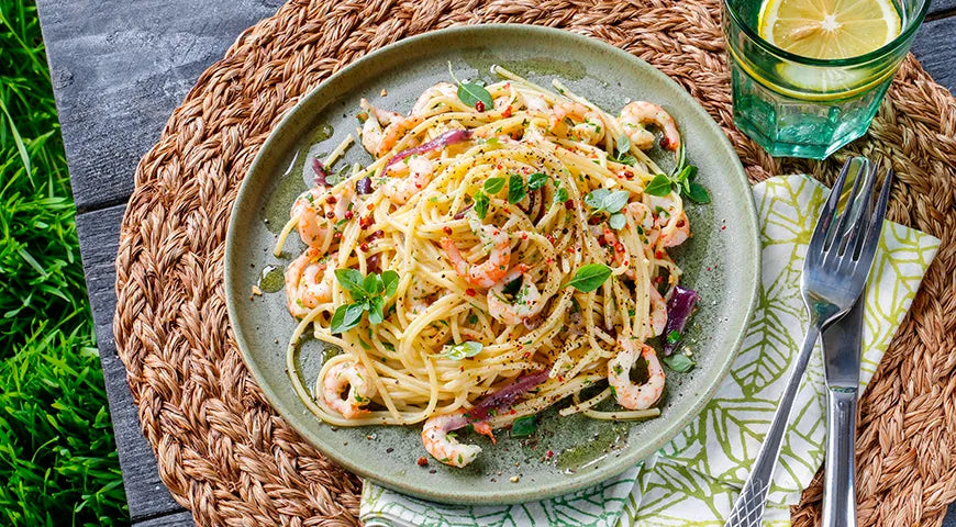 Spaghetti with Shrimp and Garlic: A Quick Mediterranean-Inspired Pasta - Walfosbrand.com