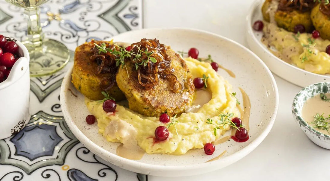 Chickpea Cutlets with Mashed Potatoes and Stewed Onions - Walfosbrand.com
