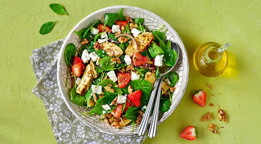 Spinach and Strawberry Salad with Chicken - Walfosbrand.com