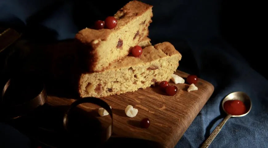 Gluten-Free Cranberry Cake with Honey and Nuts - Walfosbrand.com