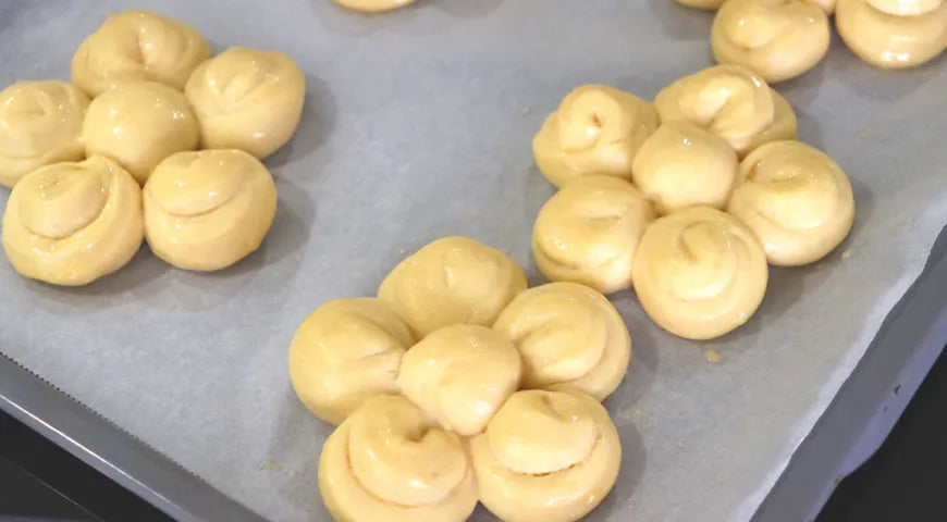 Fluffy Flower Shaped Tea Buns: A Classic Russian Pastry - Walfosbrand.com