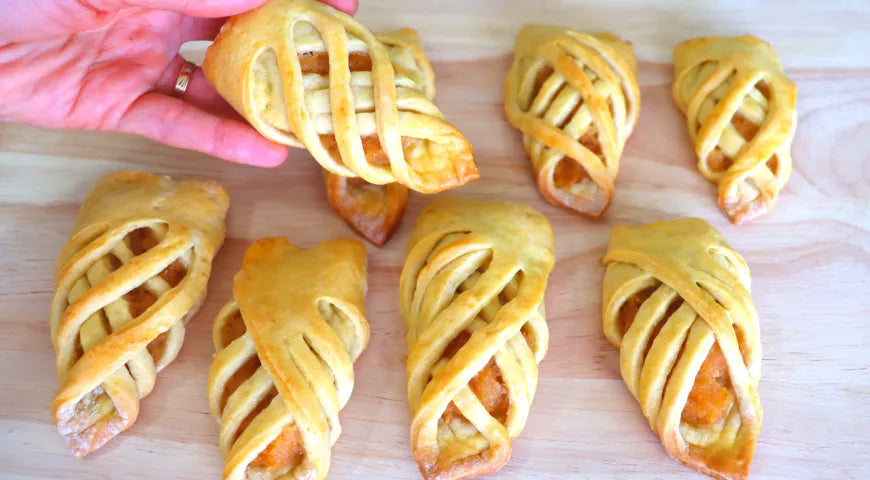 Soft and Aromatic Apple Pastries for Tea - Walfosbrand.com