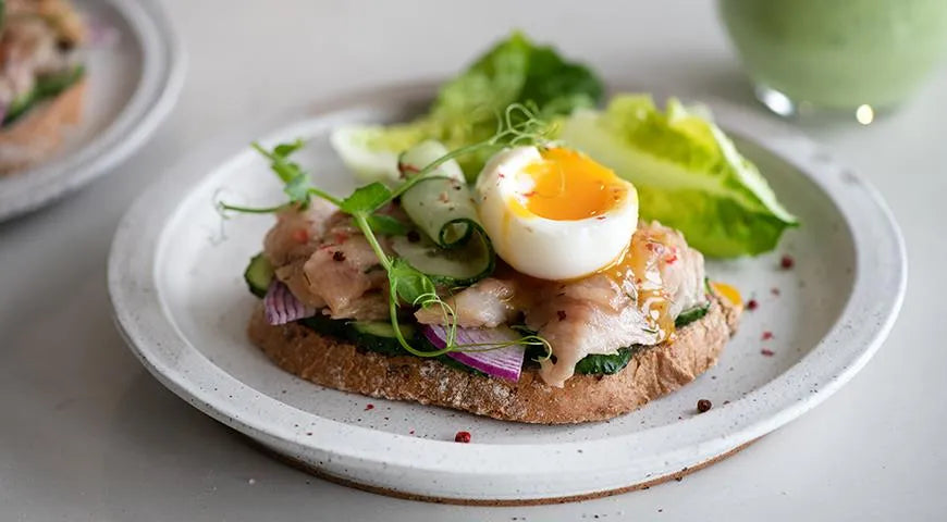 Smørrebrød with Lightly Salted Mackerel - Walfosbrand.com