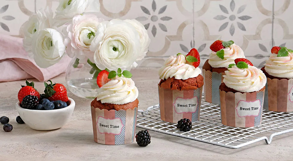 Red Velvet Cupcakes with Cream Cheese Topping - Walfosbrand.com
