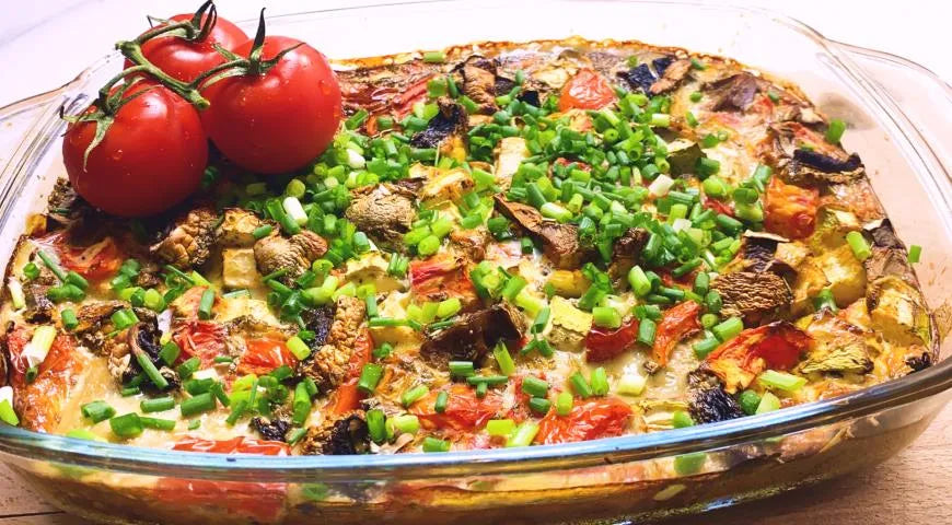Rustic Country-Style Baked Eggs with Vegetables (Yaichnitsa po-derevenski) - Walfosbrand.com