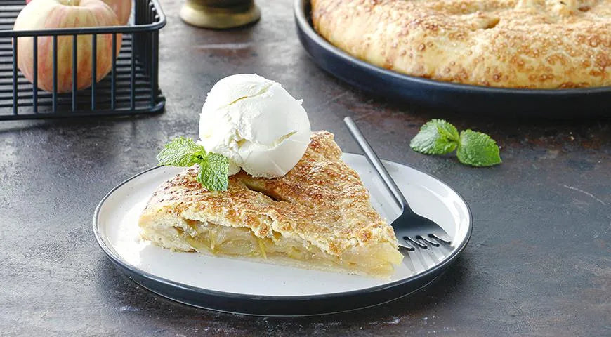 Crispy Apple Pie with Vanilla Ice Cream - Walfosbrand.com