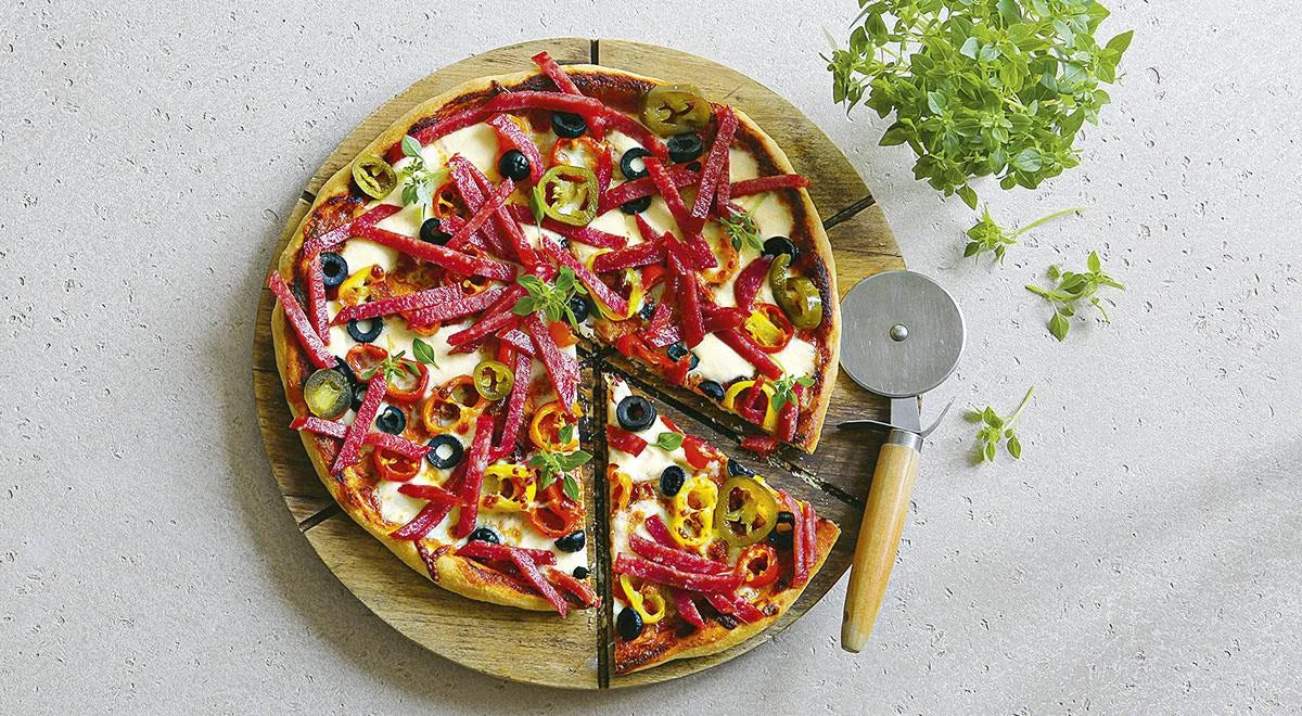 Salami and Sweet Pepper Pizza with Yogurt-Tomato Sauce - Walfosbrand.com