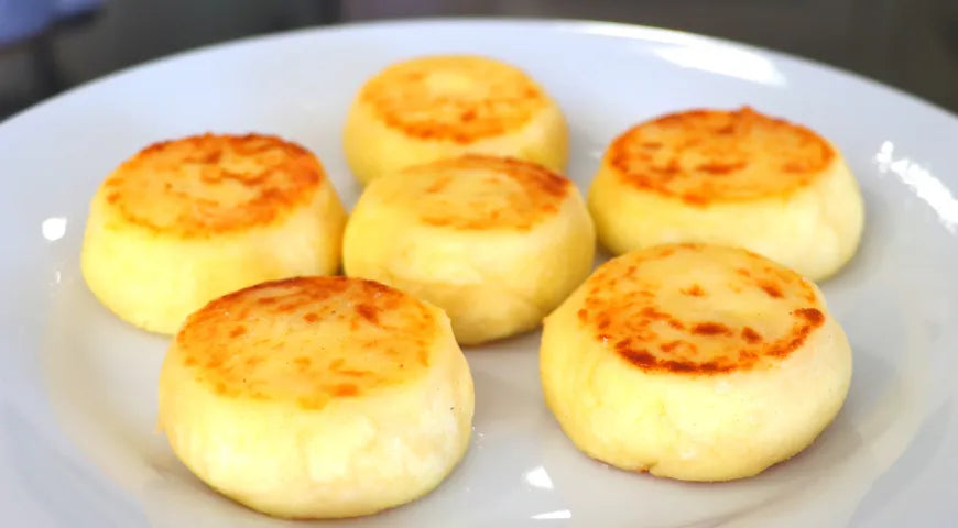 Tender Cottage Cheese Pancakes for Breakfast (Syrniki) - Walfosbrand.com