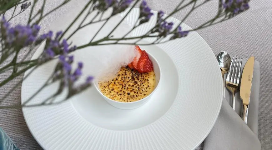 Crème Brûlée with Seasonal Berries - Walfosbrand.com