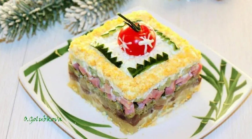 Layered Salad with Ham and Mushrooms (Слоеный салат с ветчиной и грибами) - Walfosbrand.com