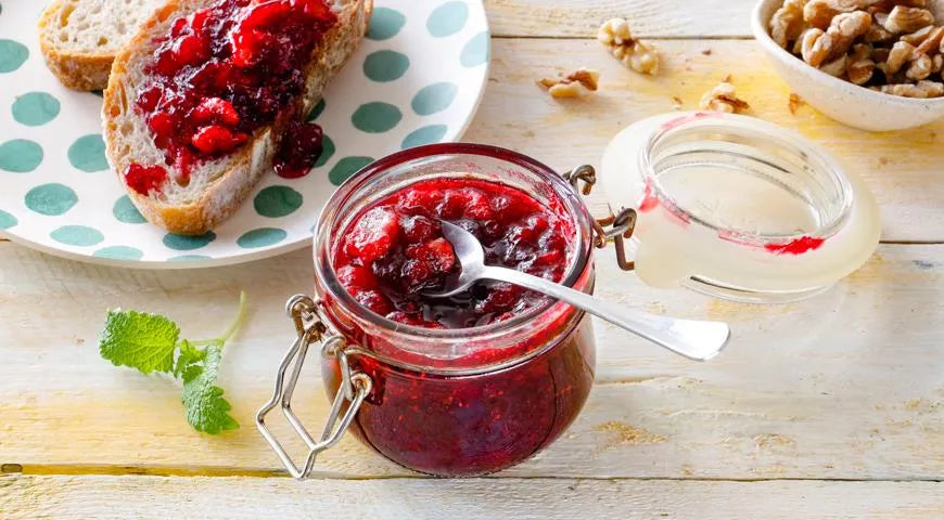 Cranberry and Walnut Jam (Varenye iz Klyukvy s Gretskimi Orehami) - Walfosbrand.com