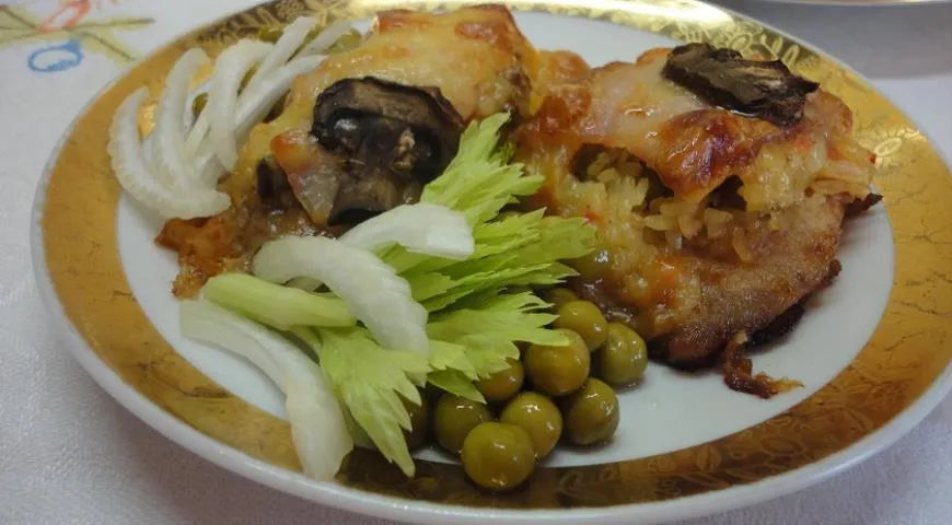 Hungarian-Style Veal with Rice and Mushroom Gratin - Walfosbrand.com