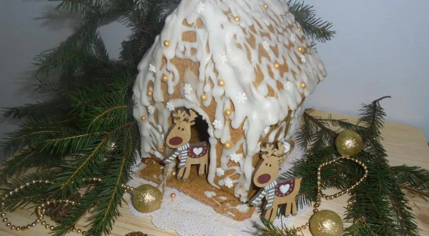 Gingerbread House with Icing - Walfosbrand.com