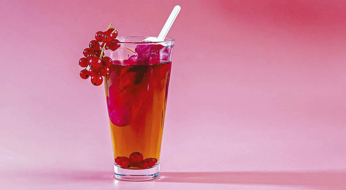Tea Float (Chai Poplavok): A Refreshing Black Tea with Ice Cream and Red Currants - Walfosbrand.com