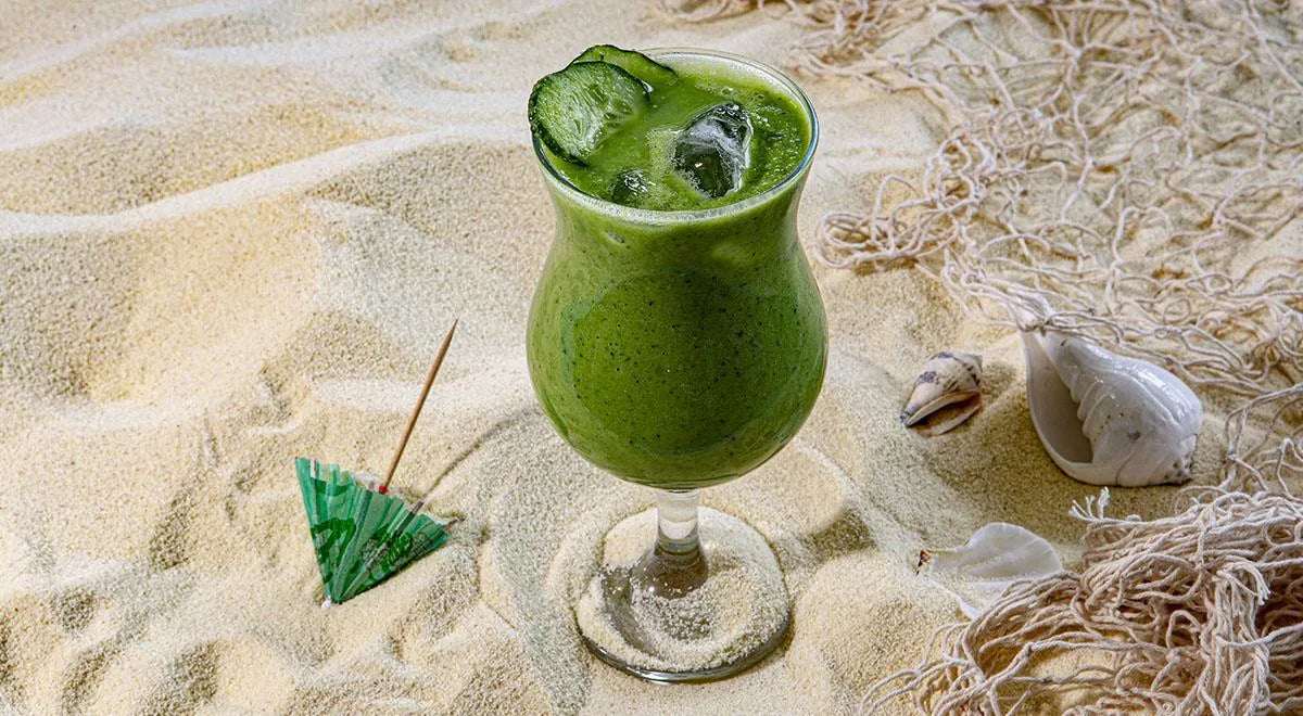 Refreshing Peach, Cucumber, Spinach & Ginger Smoothie - Walfosbrand.com