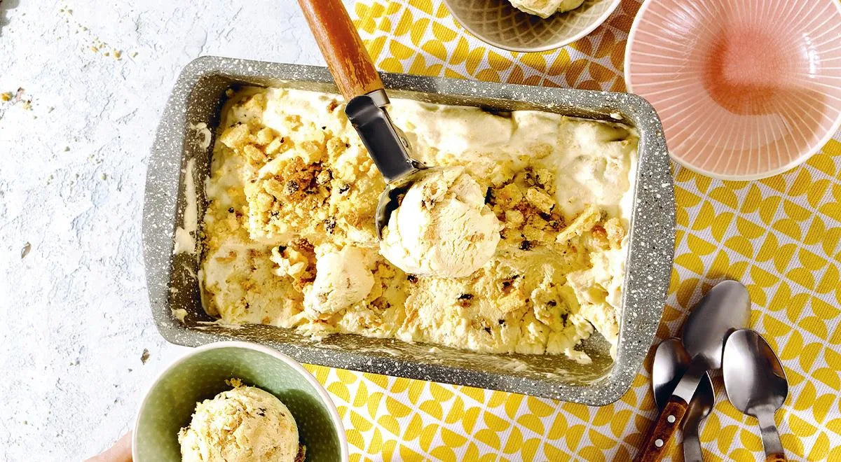 Homemade Creamy Ice Cream with Cookie Pieces - Walfosbrand.com