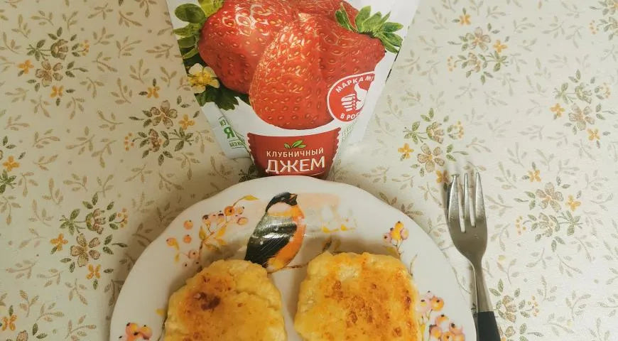 Golden Syrniki with Strawberry Jam | Russian Cottage Cheese Pancakes - Walfosbrand.com