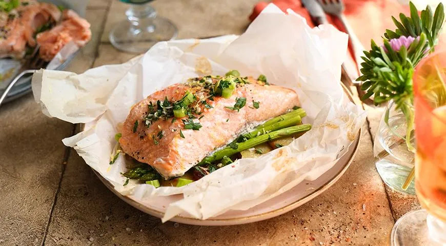 Baked Salmon in Parchment with Asparagus and Potatoes - Walfosbrand.com