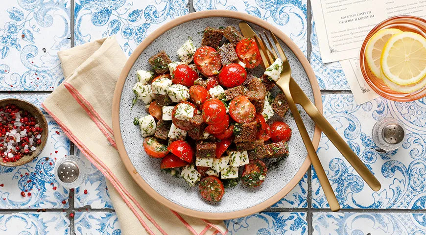 Tomato Salad with Adyghe Cheese and Borodinsky Bread - Walfosbrand.com