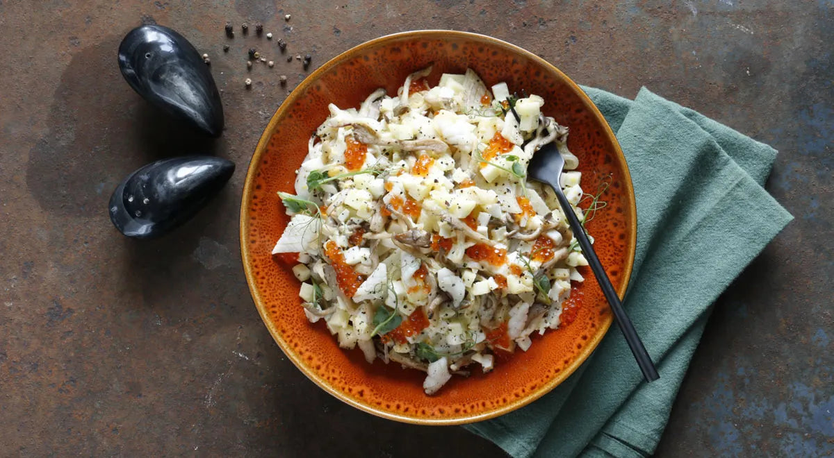 Squid and Oyster Mushroom Salad with Egg and Apple - Walfosbrand.com
