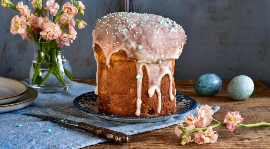 Classic Easter Kulich with Raisins - Walfosbrand.com