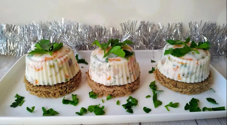 Herring Appetizer on Borodinsky Bread Base - Walfosbrand.com