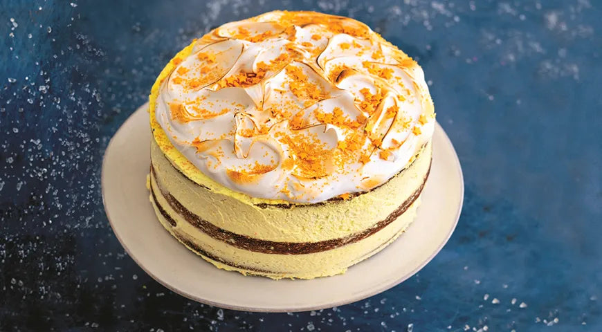 Biscuit Cake with Meringue and Cream Cheese Frosting - Walfosbrand.com