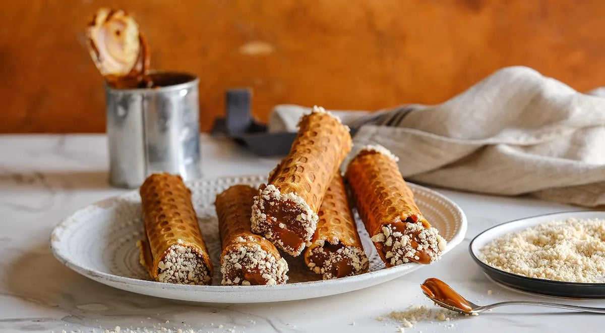 Waffles with Boiled Condensed Milk (Dulce de Leche Wafer Rolls) - Walfosbrand.com